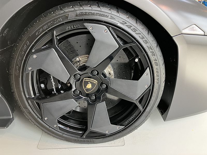 Lamborghini Reventon wheel