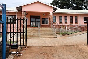 Archivo:Maternity Wing, St Theresa’s Clinic - Exterior