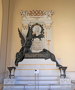 Archivo:Mausoleo de Antonio Ríos Rosas 04