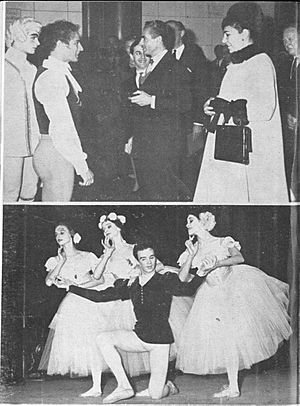 Archivo:Mohammad Reza Pahlavi, Farah Diba and Joffrey Ballet dancers