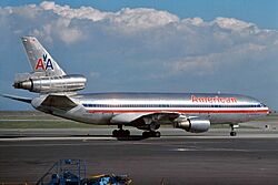 N103AA American DC-10-10 at KSFO.jpg
