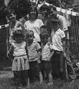 Niños del poblado a finales de los años 1960