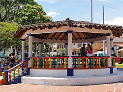 Parque Central. Kiosco de la Retreta. Ansermanuevo, Valle, Colombia.JPG