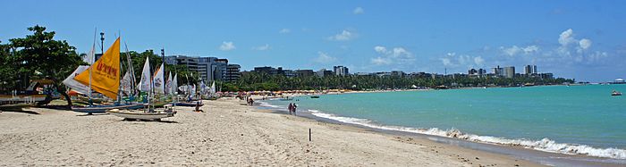 Vista panorámica de las playas Pajuçara y Punta Verde (al fondo)