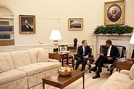 Archivo:President Obama and President Uribe