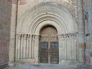 Archivo:PuertaDerechaCatedralDeSigüenza
