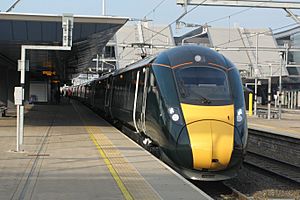 Archivo:Reading - GWR 800026+800024 up service