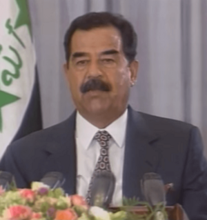Archivo:Saddam Hussein in 1996