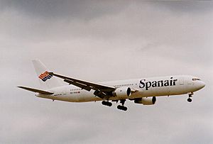Archivo:Spanair Boeing 767-3Y0ER EC-FHA