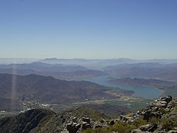 Archivo:Tranque La Paloma-Cerro Huatulame