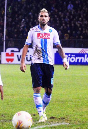 Archivo:Valon Behrami (AIK-Napoli)