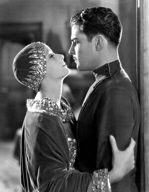 Archivo:With Ramon Novarro in Mata Hari