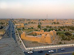 مسجد ومزار الأربعين وسط مدينة تكريت العراقية يضم رفاة اربعين شهيداً من شهداء الفتح الاسلامي للمدينة.jpg