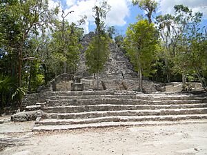 Archivo:06Cobá - Pyramide Iglesia