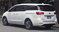 2017 Kia Carnival (YP MY17) SLi van (2018-11-22) 02