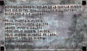 Archivo:Alcalá de Henares (RPS 13-5-2016) placa alcaldes Familia Huerta