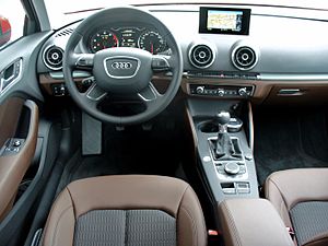 Archivo:Audi A3 8V 1.4 TFSI Ambiente Misanorot Interieur