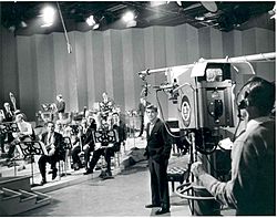 Archivo:Bernstein with TV Camera