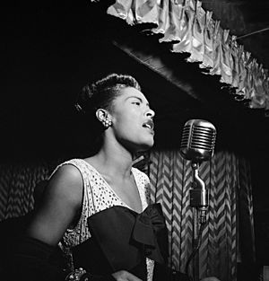 Archivo:Billie Holiday, Downbeat, New York, N.Y., ca. Feb. 1947 (William P. Gottlieb 04251)