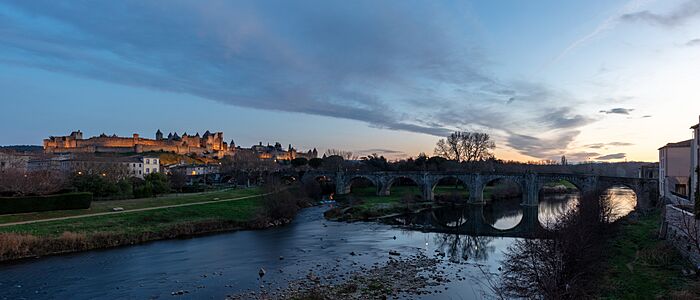 Archivo:Ciudadela y puente Viejo, Carcasona, Francia, 2023-01-07, DD 208-209 HDR