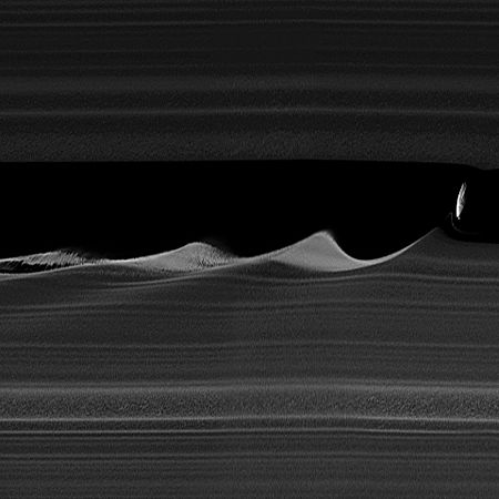 Daphnis makes waves - 4x vertical stretch
