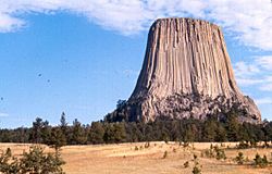 Archivo:Devils Tower from west