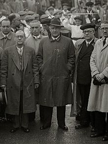 El alcalde de San Sebastián Fernando Sasiaín, encabezando una manifestación en 1935.jpg