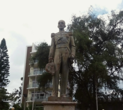 Archivo:Estatua del rey Alfonso XIII en Tegucigalpa