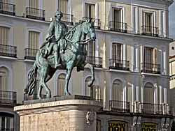 Archivo:Estatua ecuestre de Carlos III - 01
