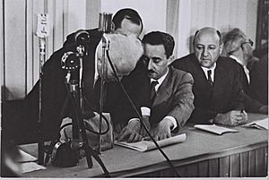 Archivo:Flickr - Government Press Office (GPO) - Ben Gurion (Left) Signing the Declaration of Independence