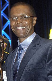 Gale-Sayers-Jan052008-ArmyFBAwards.jpg