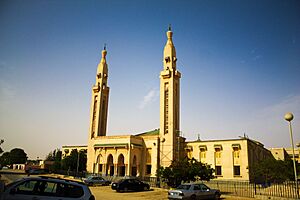 Archivo:Grand Saudi Mosque (15143368306)