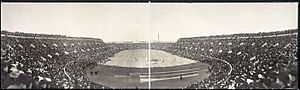 Archivo:Harvard Stadium - 1905
