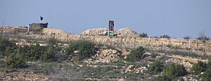 Archivo:Hezbollah Outpost