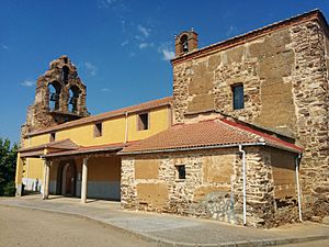 Archivo:Iglesia de Roperuelos del Páramo