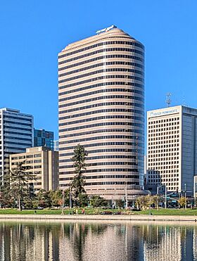 Lake Merritt Plaza building.jpg