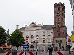 Archivo:Menen - Town hall and belfry 1