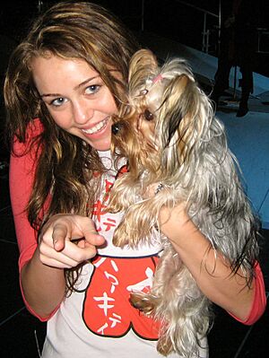 Archivo:Miley Cyrus crop