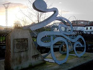 Archivo:Monumento a Vicente Trueba - La Cavada