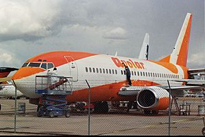 Archivo:N17309 Boeing 737-3T0 (cn 23360 1147) Avolar Aerolineas. (5676764043)