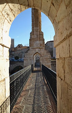 Archivo:Pont de l'aqüeducte de Los Arcos de Terol