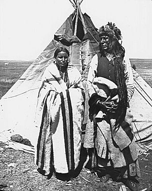 Archivo:Poundmaker with woman