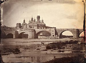 Archivo:Puente de Piedra y Pilar s XIX