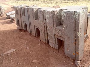Archivo:Puma Punku H profile wall