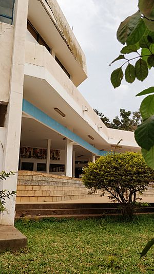 Archivo:RTP África building in Bissau 2