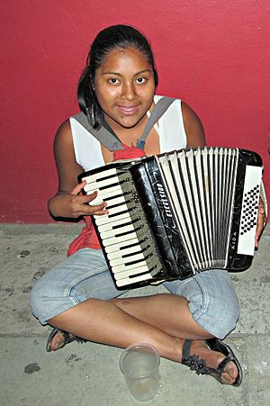 Archivo:Rosalba, la niña acordeonista del centro de Oaxaca.