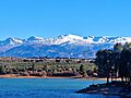 Sierra Nevada desde el embalse del Cubillas, en Atarfe (Granada)