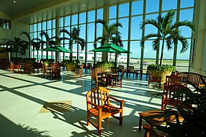 Archivo:Southwest Florida International Airport Atrium