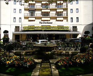 Archivo:The Dorchester Hotel in London Mayfair, England United Kingdom (4579989922)