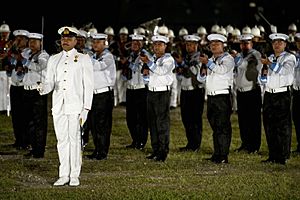Archivo:Tongan Navy honor guard for Mike Mullen 2010-11-09